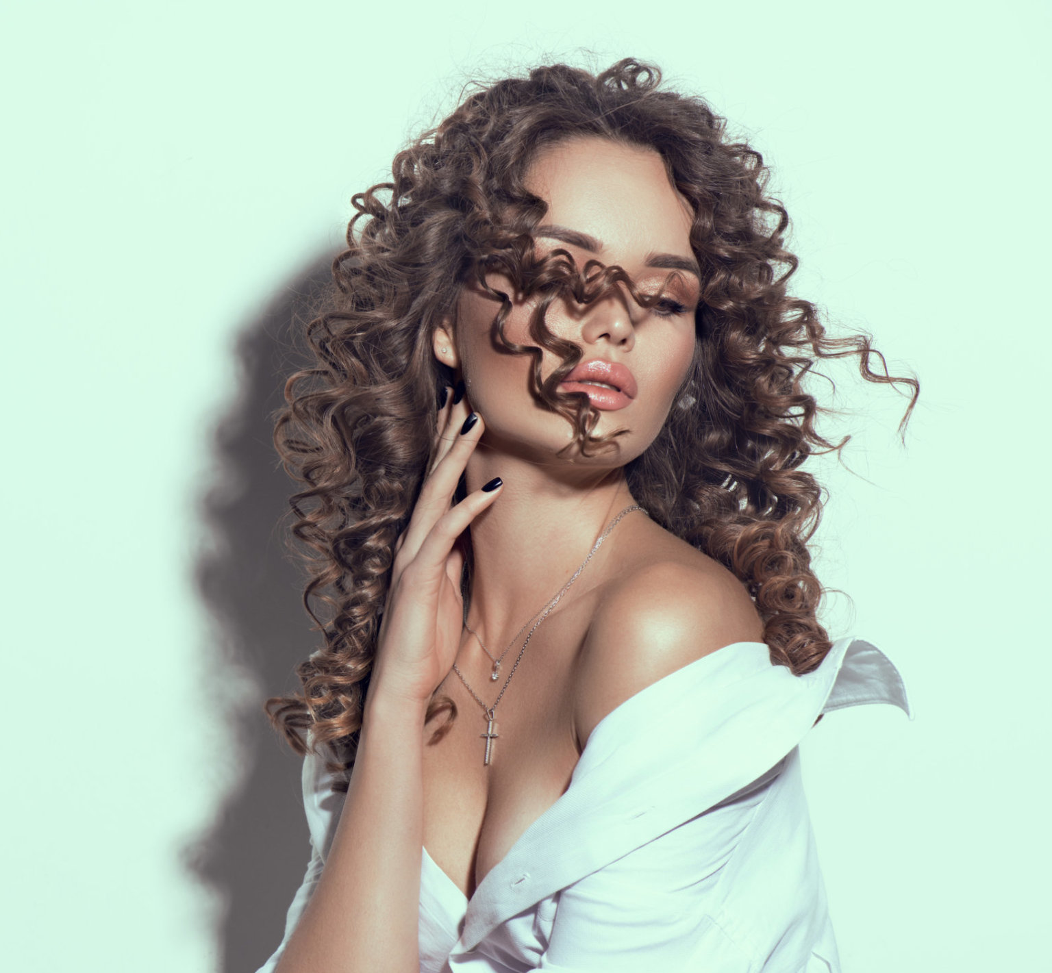 How to Get the Look: Corkscrew Curls - SALONORY Studio