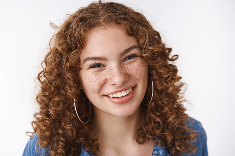 smiling-woman-with-curly-hair