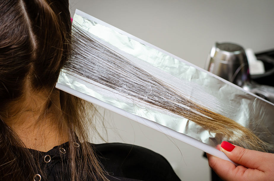applying bleaching powder clients hair